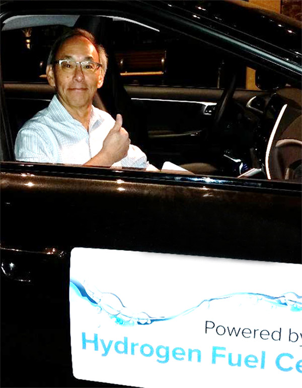 Professor Steven Chu in Fuel Cell Vehicle